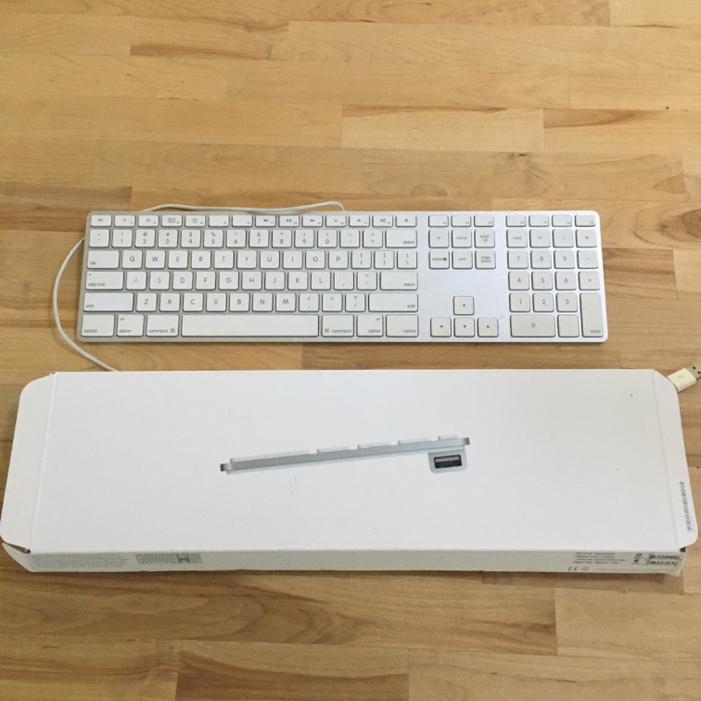 Apple Keyboard